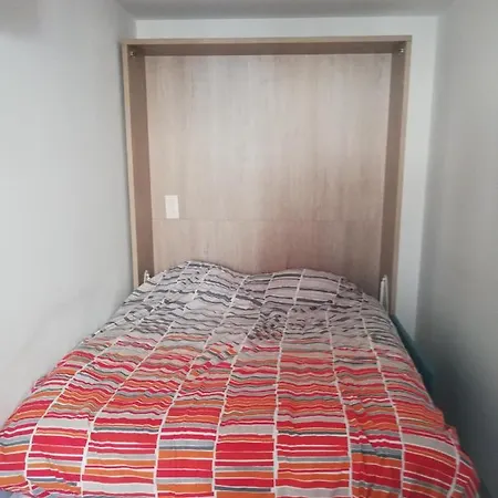 Apartment Lumineux Avec Cour Et Jardin Proche Gare Et Commerce. Saintes